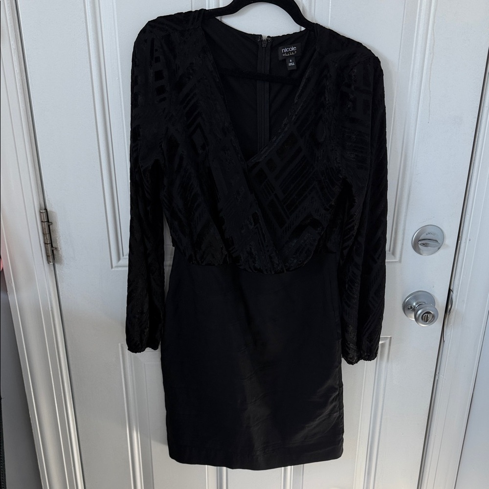 Nicole by Nicloe Miller Black Textured Long Sleeve V-Neck Dress 6